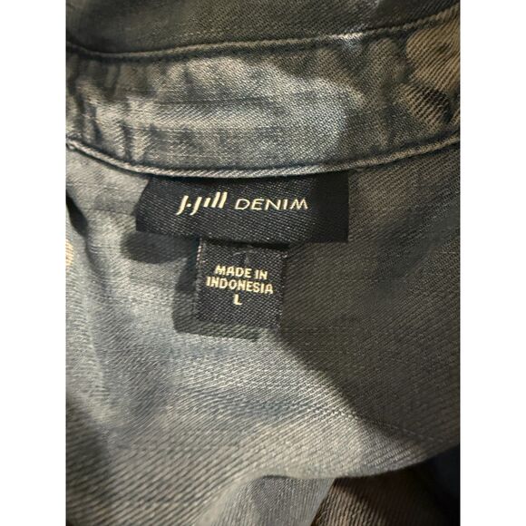 J. Jill Short Sleeve Floral Denim Chambray Tencel Button Up Shirt Crochet Trim L - Picture 4 of 5